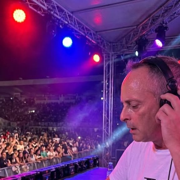 dj lamberto live concert.jpg