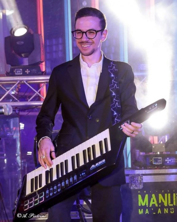 Con il synth 3.jpg