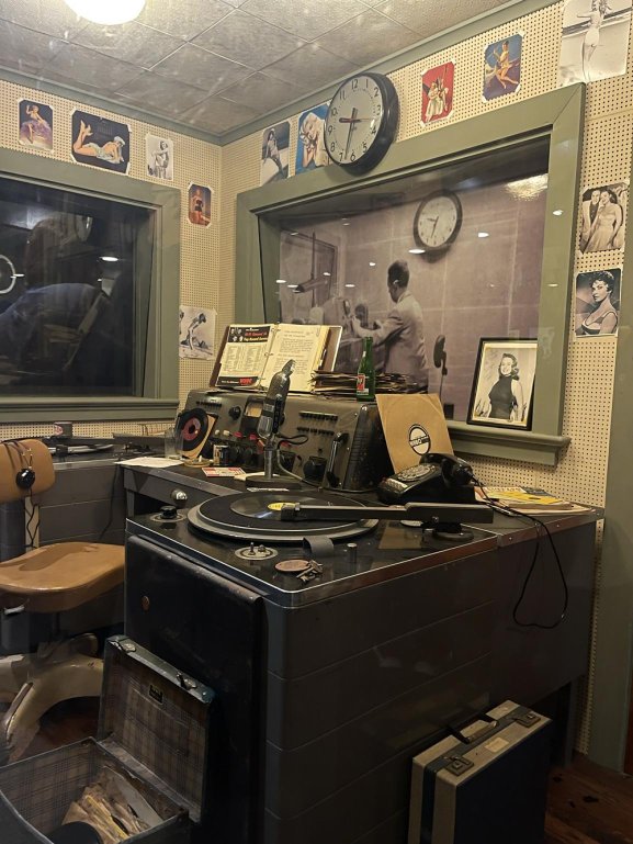 SUN STUDIO 4.jpg