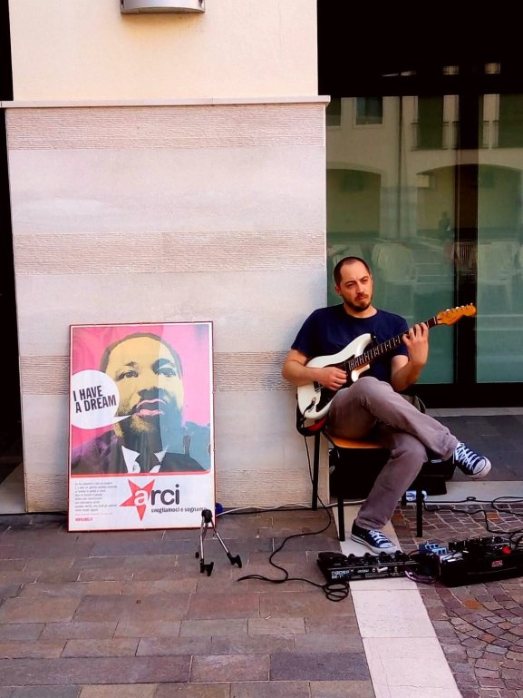 Luca Crispino musicista 4.jpg