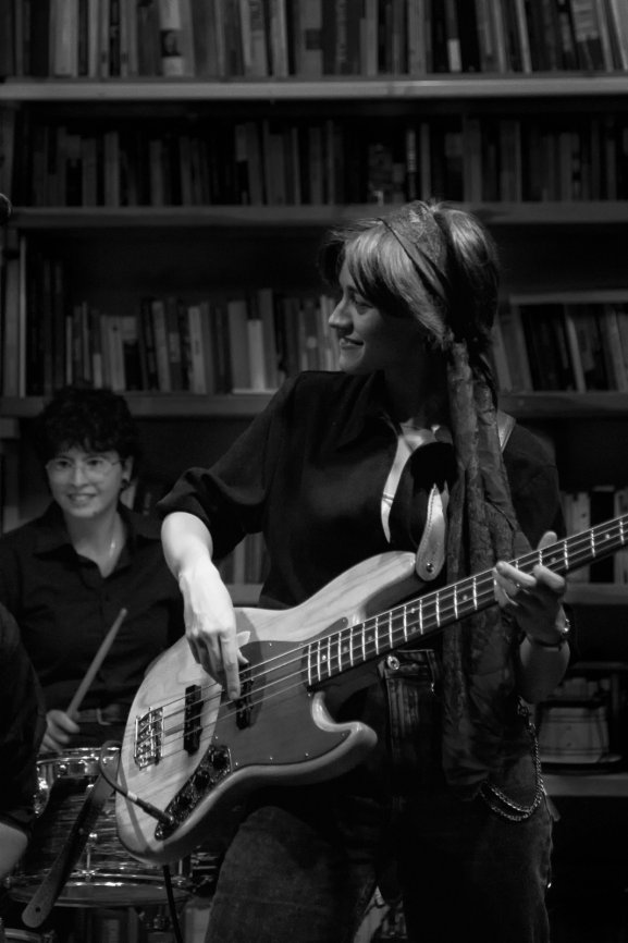 Manu Bizzantino e Virginia Marchese - Mercanti di Ombre - Live Garage Moulinski Milano 20-02-23.JPG