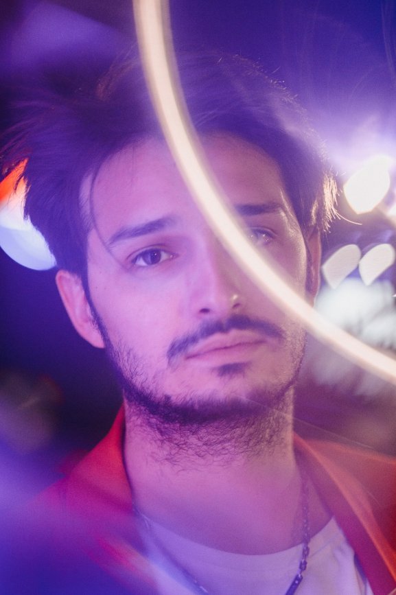 09 La luce naturale si spegne ai colori artificiali.jpeg