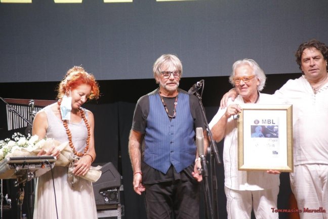 PREMIAZIONE DI  jOHN PERILLI DA TONY ESPOSITO