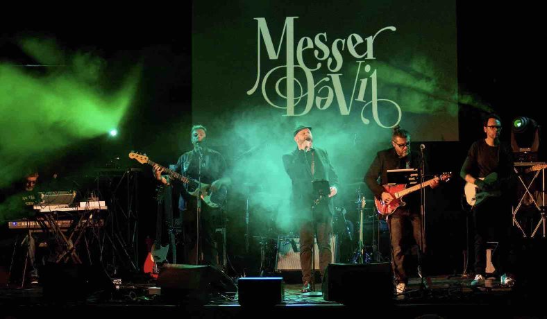 Messer DaVil on stage