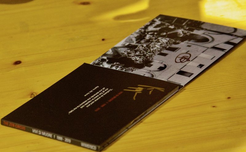 Vivi Si Muore 1999-2019 | Vivi ✝ In Store (foto Kiwi)