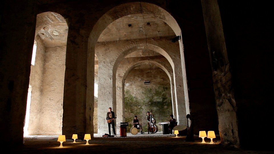 Screenshot video “Il Gioco”.  Regia: Gigi Tufano.  Musica: Paolo Cattaneo.  Location: Ex Cementificio Pesenti.