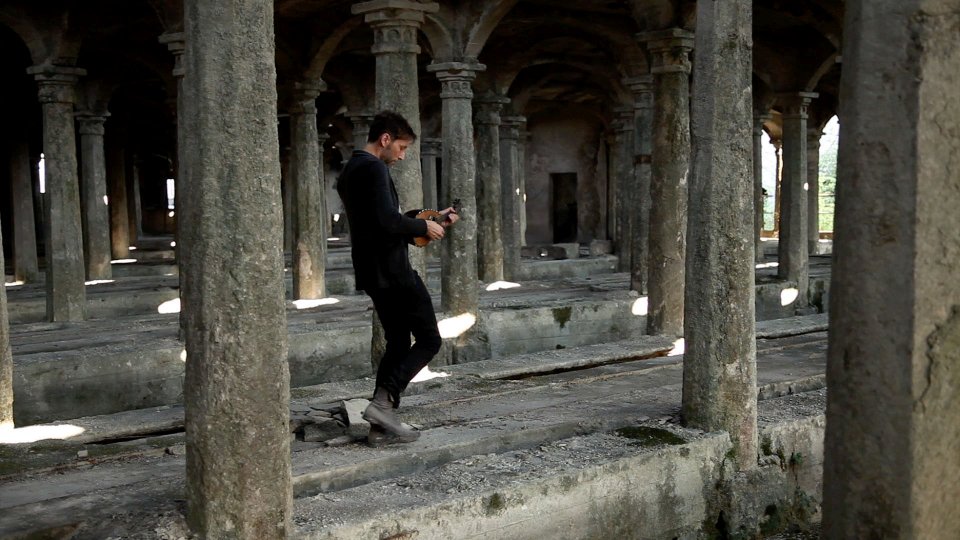 Screenshot video “Il Gioco”.  Regia: Gigi Tufano.  Musica: Paolo Cattaneo.  Location: Ex Cementificio Pesenti.