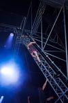 Cal Francis letteralmente sopra al palco &ndash; foto di Luca Secchi