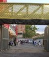 Centro Happen, sotto il palazzo R- Nord. Palazzo che era simbolo della ghettizzazione del quartiere di via Gramsci, veniva chiamato Palazzo-Eroina. Tra le riqualificazioni, questo spazio per giovani, preso in mano a un certo punto dalla cooperativa Aliante, in particolare da dei ragazzi eccezionali che hanno creato un’alternativa a tanti ragazzi, di ogni nazionalità, che avevano un posto per creare, incontrarsi, giocare. Io ho dato una mano a costruire la sala prove e a registrare/fare basi ai ragazzi che volevano cantare.