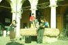 La preda ringadora, in piazza grande a Modena. In passato ci facevano comizi sopra, o ci mettevano alla gogna gli evasori. Quando suonavo per strada con la mia band ci abbiamo fatto un concerto sopra, a mia memoria gli unici che l’abbiano fatto. Perché ogni tanto ci si scorda che la città è “tutta roba nostra”