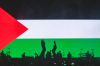 La bandiera palestinese sul palco dei Massive Attack