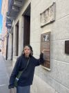 Lamante fuori dall'osteria Due Spade